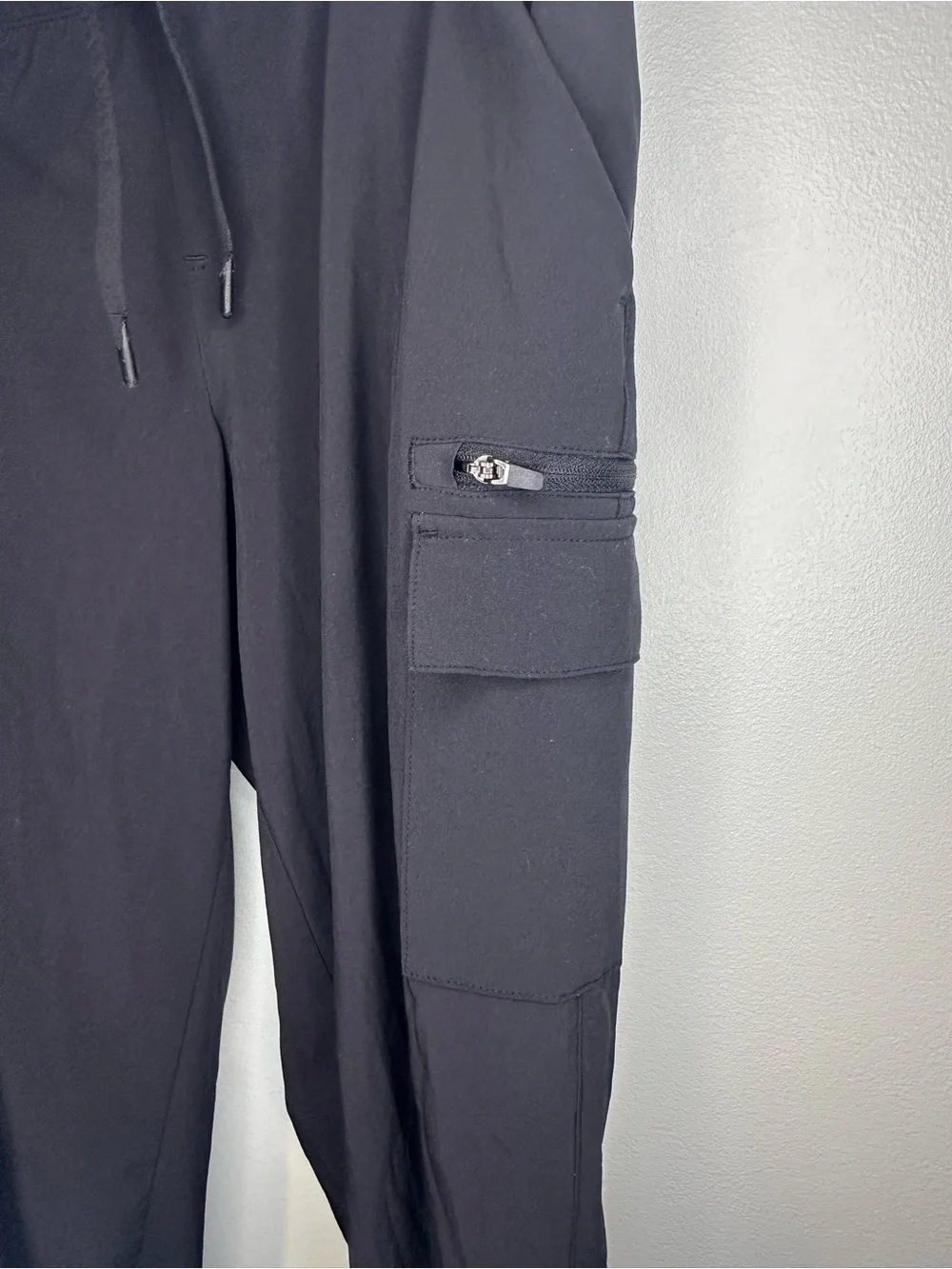 All in Motion Kids Lightweight Cargo Jogger Pants Black Drawstring Zipper Pocket